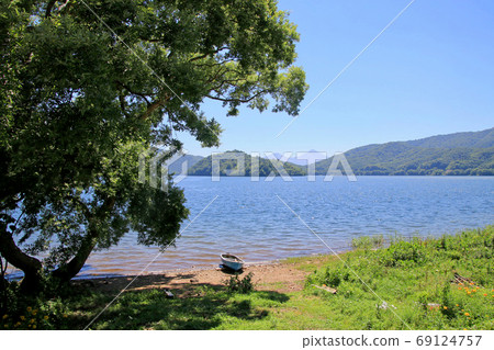 夏季的平原湖和萬代山(福島縣浦萬代) 夏季的平原湖和萬代山(福島縣浦萬代) 69124757