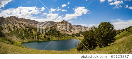 Morning view of the beautiful Favre Lake Morning view of the beautiful Favre Lake 69125887