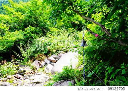 Hiragadake Nakanogi Forest Road Course Mountain climbing bell 69126705