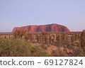 Uluru 69127824