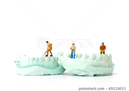 Miniature people : Worker team repairing a tooth ,Healthcare and medical concept Miniature people : Worker team repairing a tooth ,Healthcare and medical concept 69128031