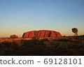 Uluru 69128101