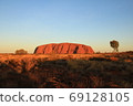 Uluru 69128105