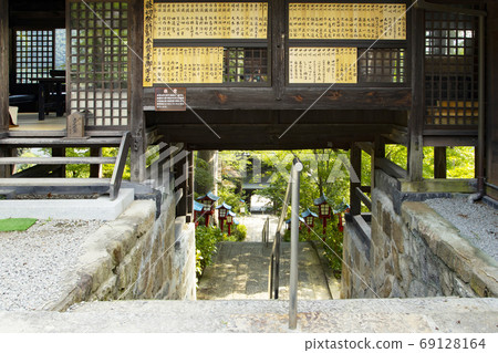 Daizenji Sanmon seen from the dressing room 69128164