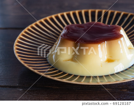 A close-up of the delicious plum pudding. 69128187