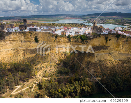 View of Arcos de la Frontera city View of Arcos de la Frontera city 69129399