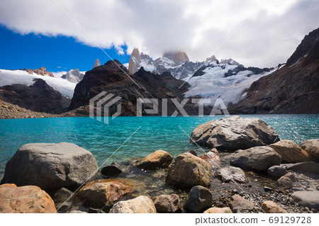 Los Glaciares National Park 69129728