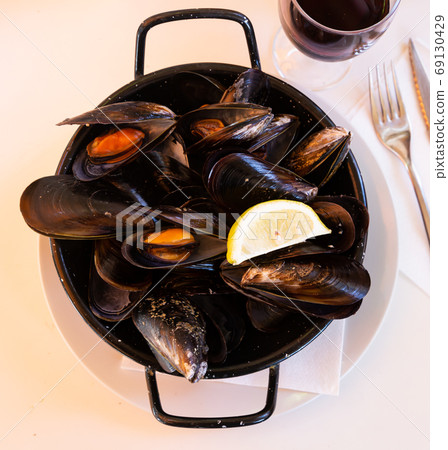 Steamed mussels Steamed mussels 69130429