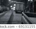 下雪的冬天的夜晚 69131155