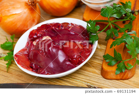 Raw chicken liver Raw chicken liver 69131194
