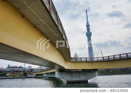 Bridge and sky tree over Sumida River, Tokyo Bridge and sky tree over Sumida River, Tokyo 69132008