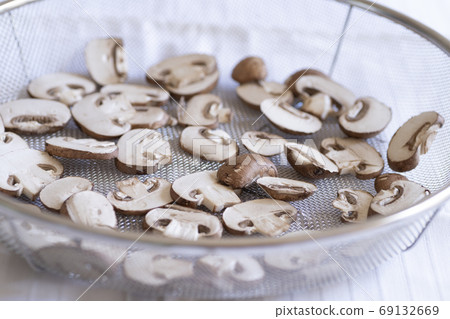 曬乾的蘑菇 69132669