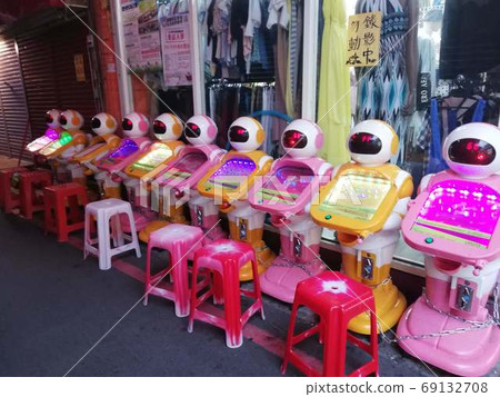 台灣羅東夜市的機器人 台灣羅東夜市的機器人 69132708