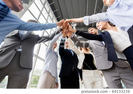 business people making high five at office 69133238