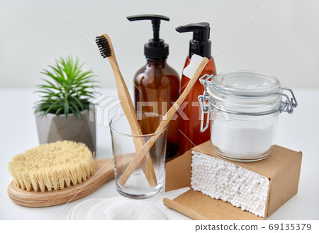 wooden toothbrush, cotton pads and swabs in box 69135379