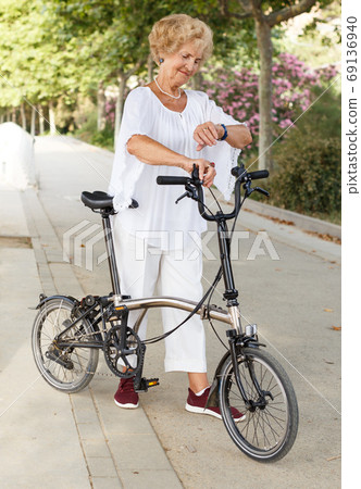 Elderly woman going to biking Elderly woman going to biking 69136940