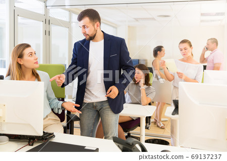 Irritated boss scolding female subordinate Irritated boss scolding female subordinate 69137237