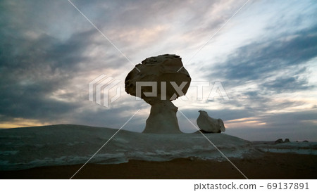 Abstract nature sculptures aka chicken under the tree White desert, Sahara, Egypt Abstract nature sculptures aka chicken under the tree White desert, Sahara, Egypt 69137891