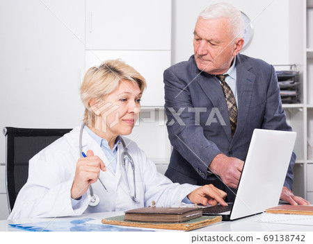 Female doctor with male client 69138742