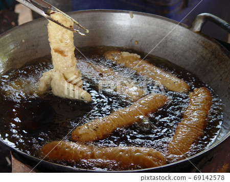Fried bread (near Sihanoukville/Cambodia) Fried bread (near Sihanoukville/Cambodia) 69142578