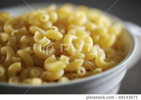 短麵食螺旋型通心粉通心粉 短麵食螺旋型通心粉通心粉 69143673