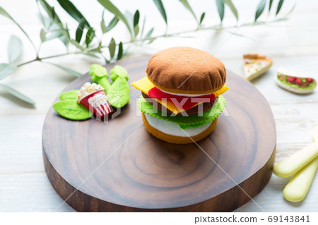 Hamburger made from felt 69143841