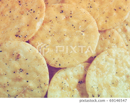 A lot of black pepper rice crackers 69146547