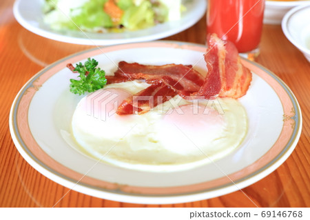 Delicious breakfast with fried egg and bacon 69146768