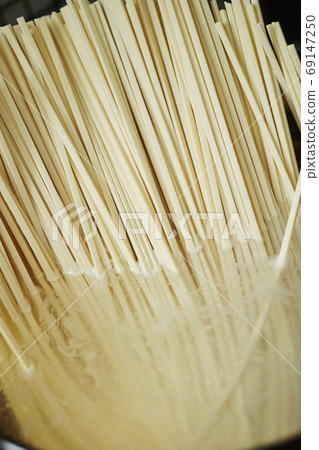 Sanuki udon while cooking Sanuki udon while cooking 69147250