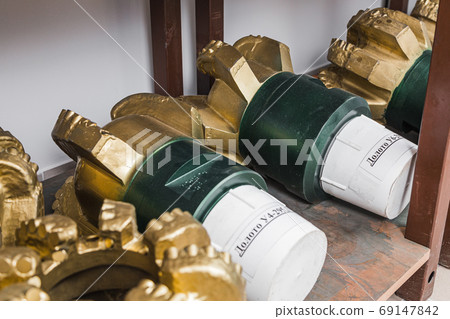 Oil drilling equipment for drilling rig operation on oil platform in oil and gas industry. Brand new PDC Polycrystalline Diamond Compact drilling head for core drilling. Written: drilling bit 69147842
