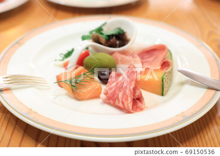 美味的意大利開胃拼盤 美味的意大利開胃拼盤 69150536