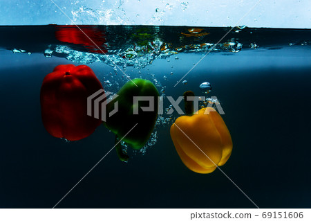 close-up. object shooting. peppers in water 69151606