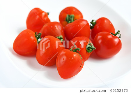 Cherry tomato (tomato berry) Cherry tomato (tomato berry) 69152573