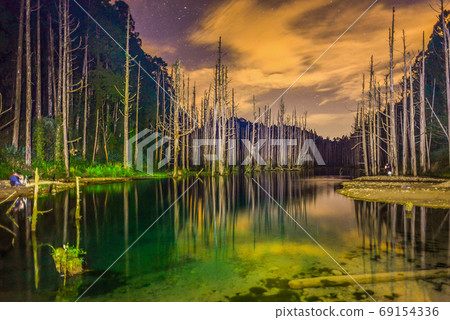 台灣高山湖泊-水漾森林 星空銀河 台灣高山湖泊-水漾森林 星空銀河 69154336