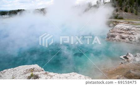 Hot blue pool in Yellowstone National Park, Wyoming, USA 69158475
