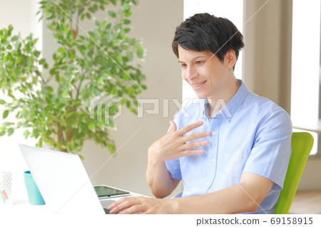 Online meeting _ Men to introduce themselves 69158915