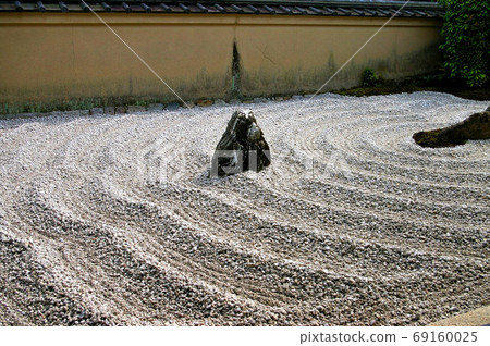 Zuihoin Solitary Garden 69160025