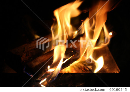 Image of bonfire 69160345