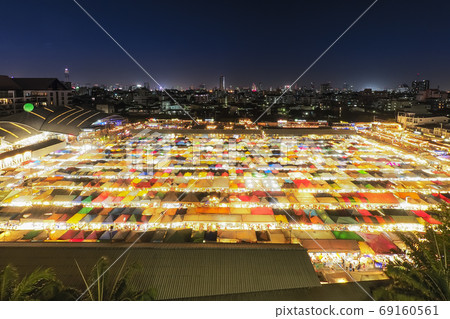 泰國曼谷拉差達鐵路市場火車夜市拉差達，BKK 69160561