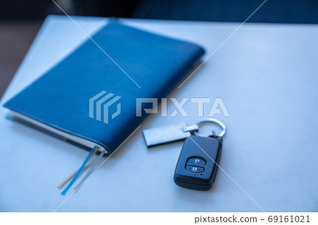 車鑰匙和時間表 69161021