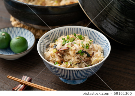 秋天劍魚煮熟的米 69161360