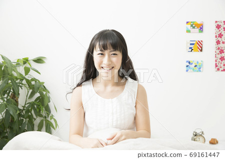 Woman waking up Woman waking up 69161447