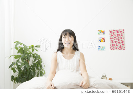 Woman waking up Woman waking up 69161448