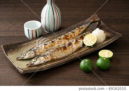 Salt-grilled saury 69162010