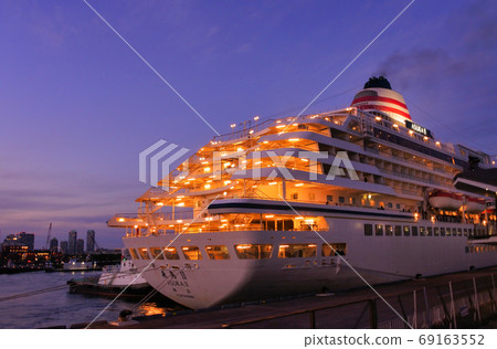 Asuka Ⅱ (dusk) @ Yokohama Port Asuka Ⅱ (dusk) @ Yokohama Port 69163552