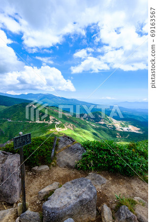 Scenery of Kenashi Pass (View of the remains of Kenashi Pass and Kogushi sulfur mine from Mt. Gafu) 69163567