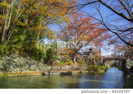 Autumn leaves of Hatchobori, Omihachiman City, Shiga Prefecture Autumn leaves of Hatchobori, Omihachiman City, Shiga Prefecture 69164707