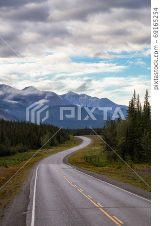 Beautiful View of a scenic road in the Northern Rockies 69165254
