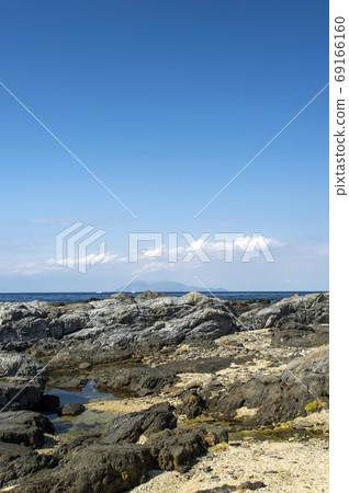 從鹿兒島屋久島的珊瑚海灘沙灘上看到的九chin 69166160