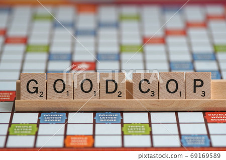 英文GOOD COP糖果和鞭子 69169589